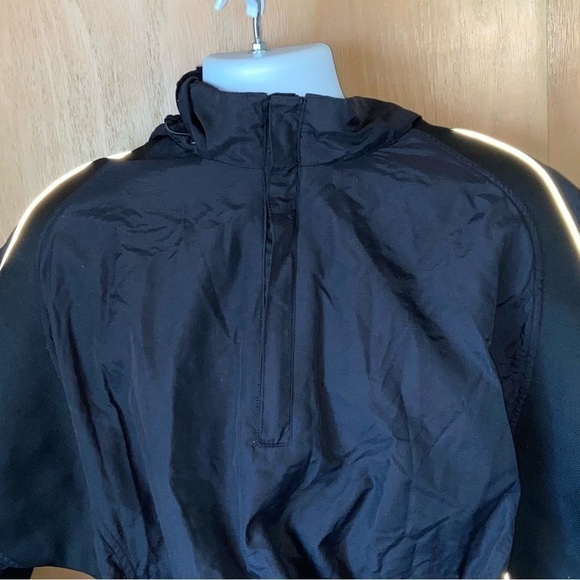 AMERICAN Team Sports Pro Celebrity jacket with hidden hood and generous pockets. - Picture 5 of 7